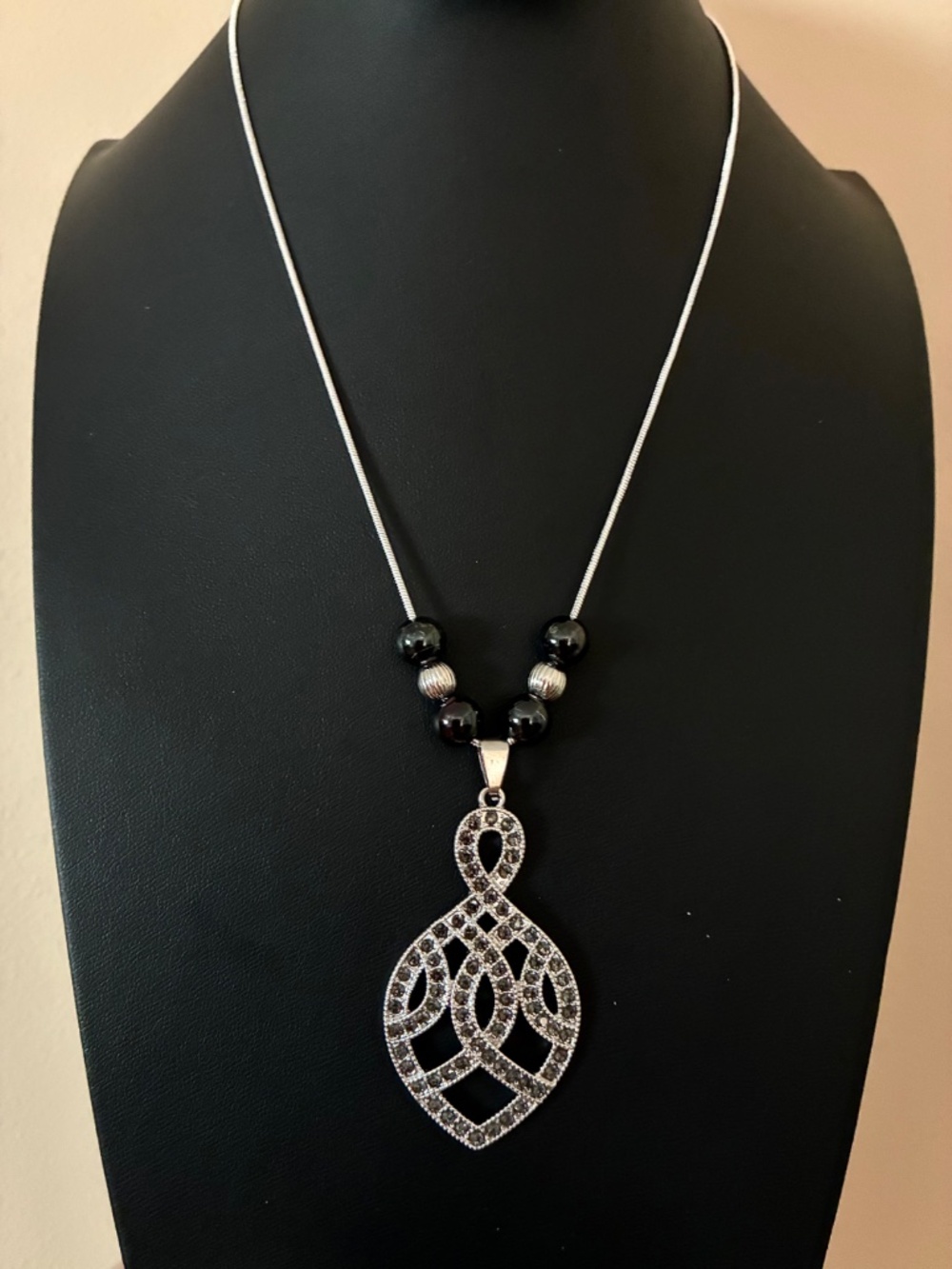 [Video] Pendant Necklace on 925 Sterling Snake Chain - Picture 3 of 3